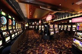 Dashboard platform betwinner menampilkan permainan slot, meja live dealer, dan pasar sportsbook